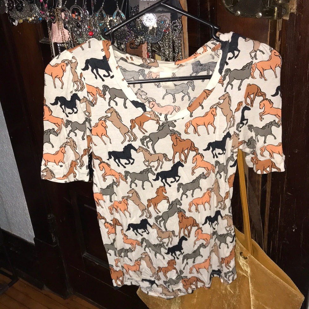 Cute horse shirt !